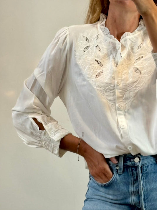 Blusa blanca bordados
