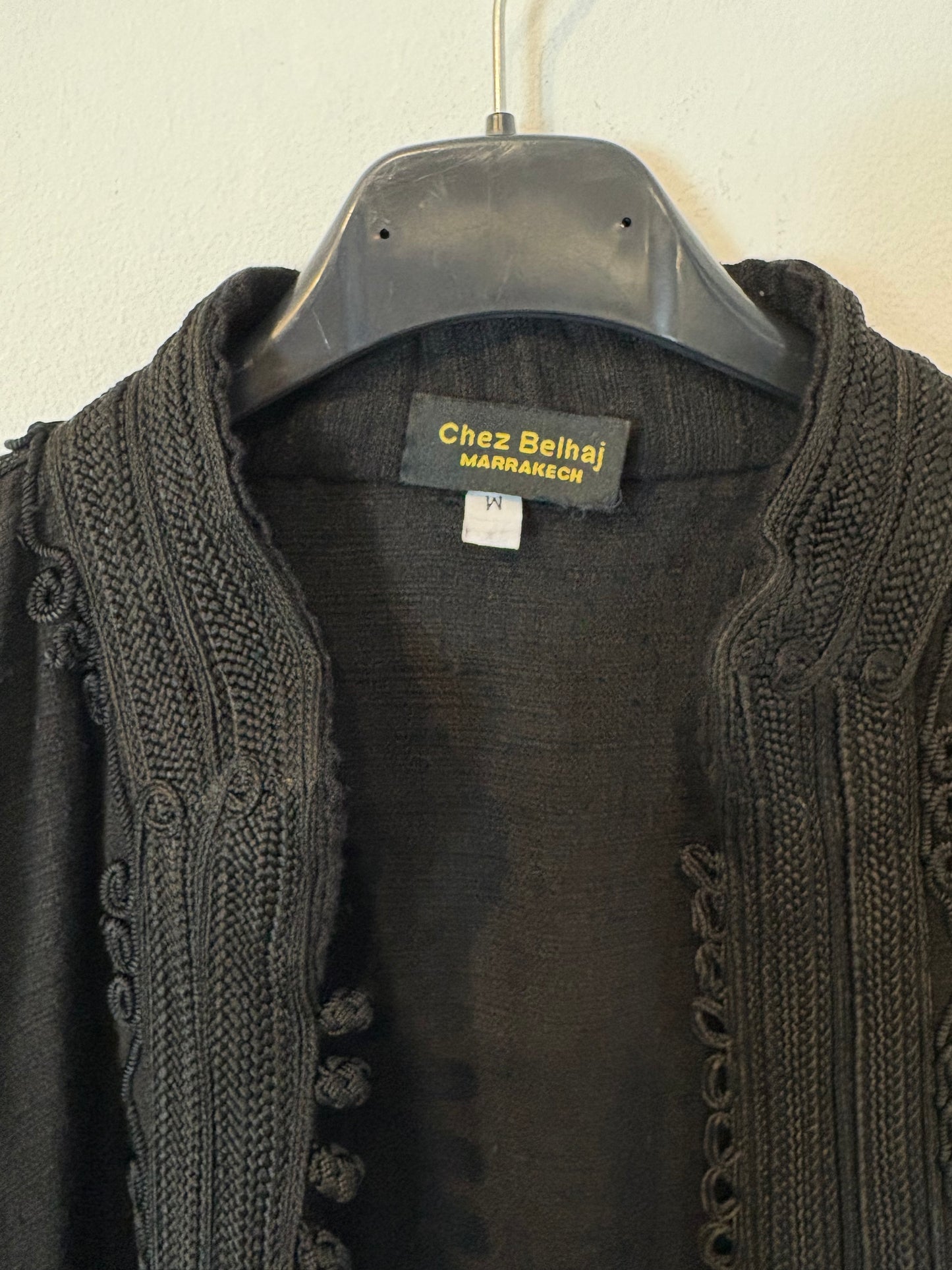 CHEZ BELHAJ. Chaqueta larga/chilaba negra