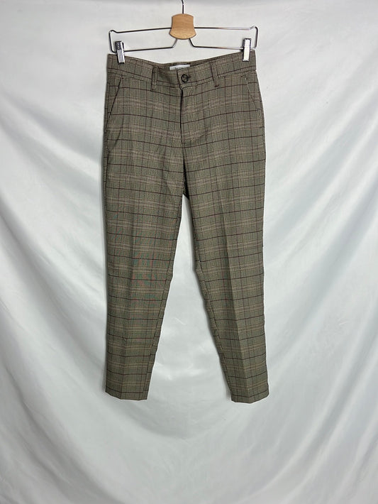 BERSHKA. Pantalón cuadros pinza. T 34