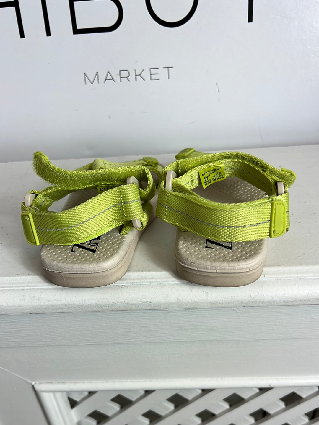 ZARA. Chanclas tiras verdes. T 22