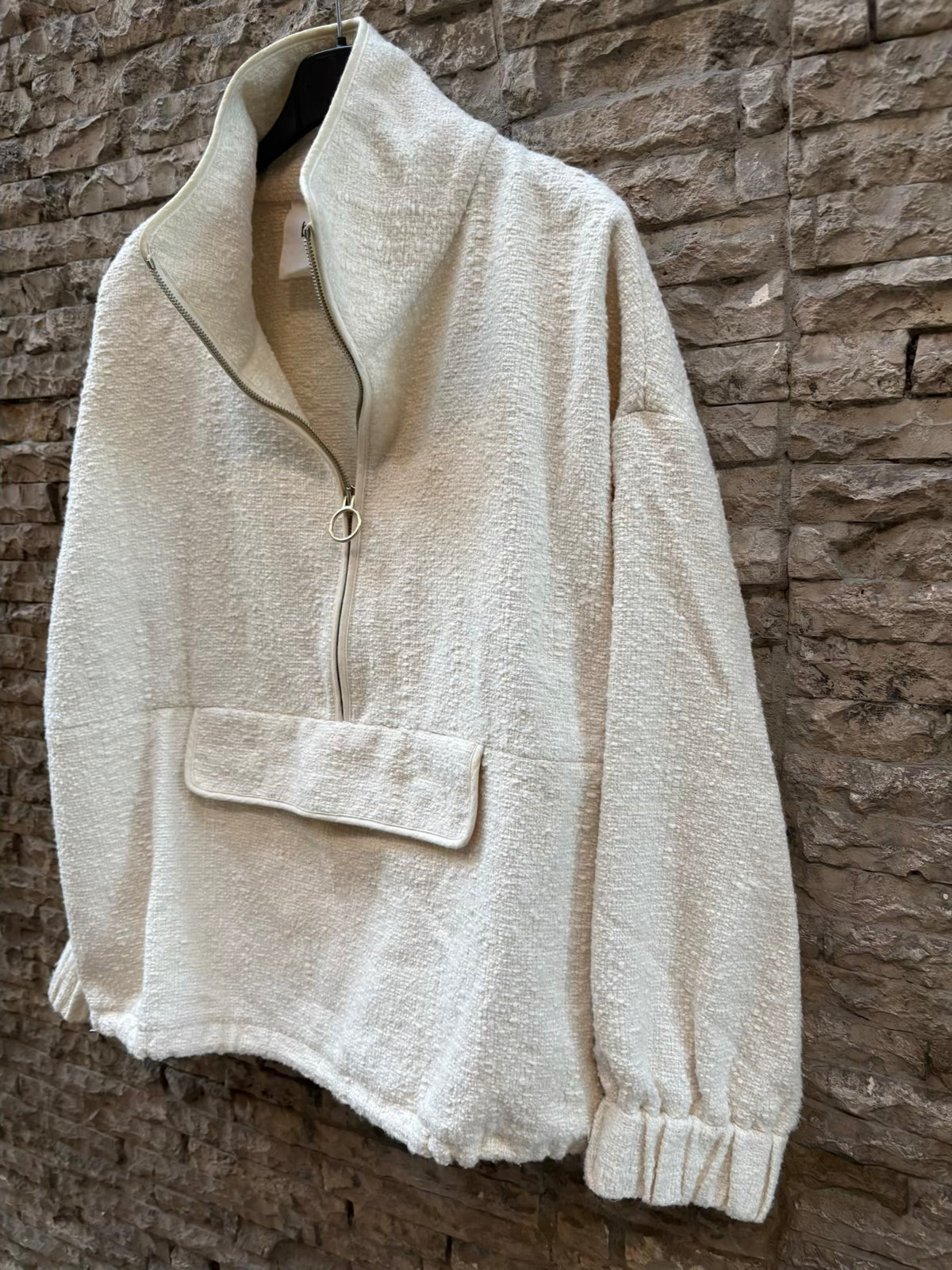 BA&SH. Chaqueta color crudo textura  bolsillos