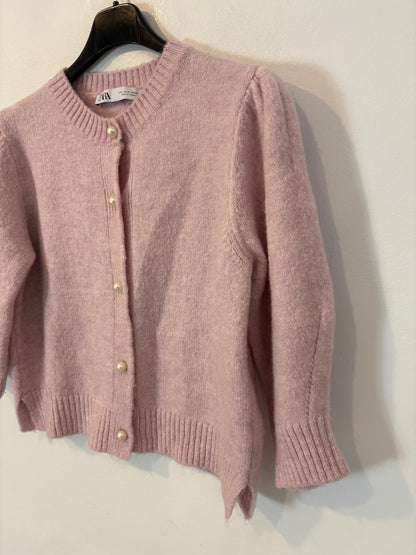 ZARA. Chaqueta punto rosa botones perla
