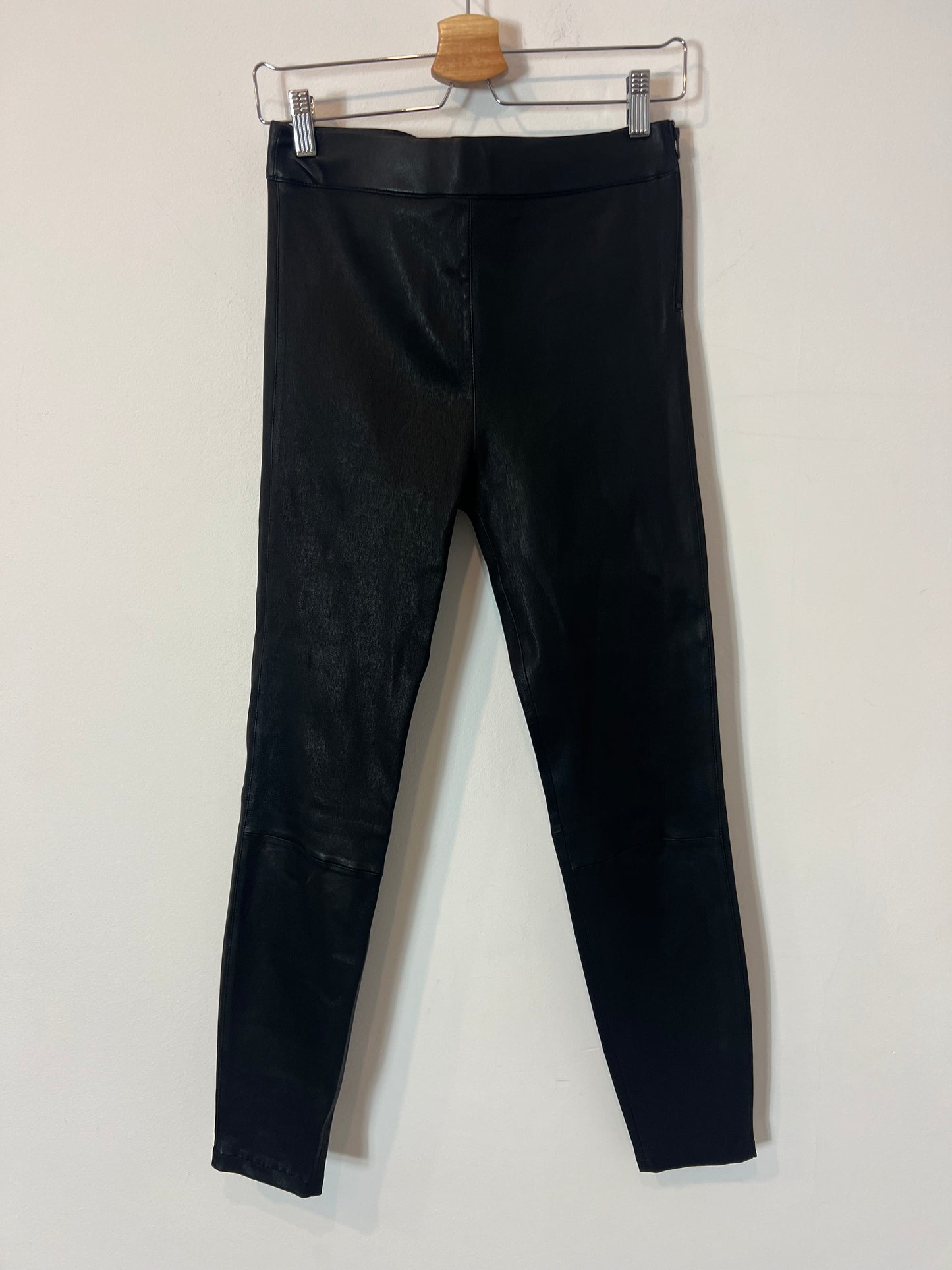 MASSIMO DUTTI. Leggins negros piel  T.m