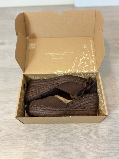 ALHAMAS. Cuñas marrones ante