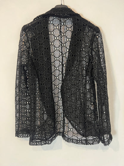 OTRAS. Chaqueta negra troquelada. T S/M