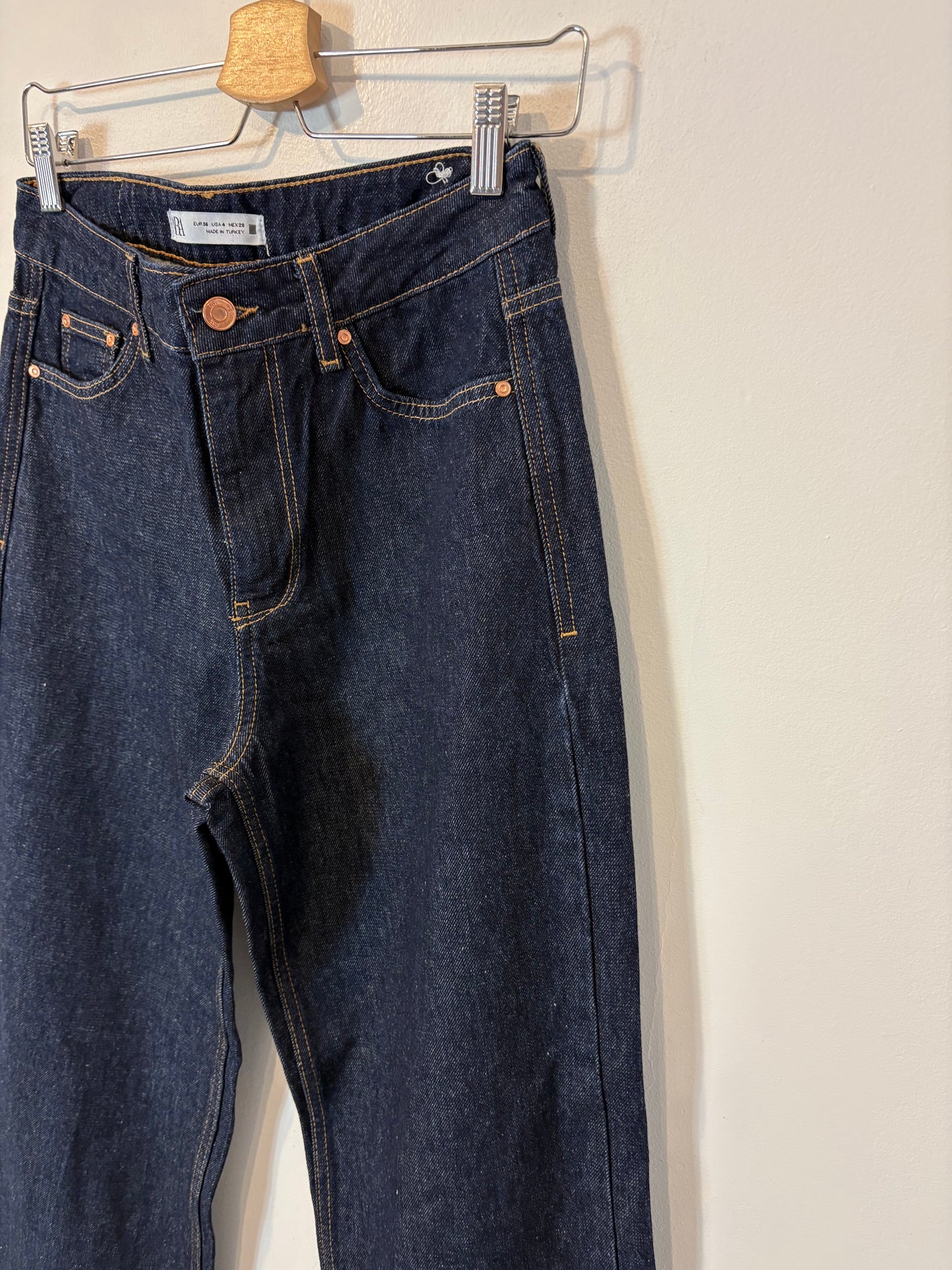ZARA. Denim oscuro pata ancha