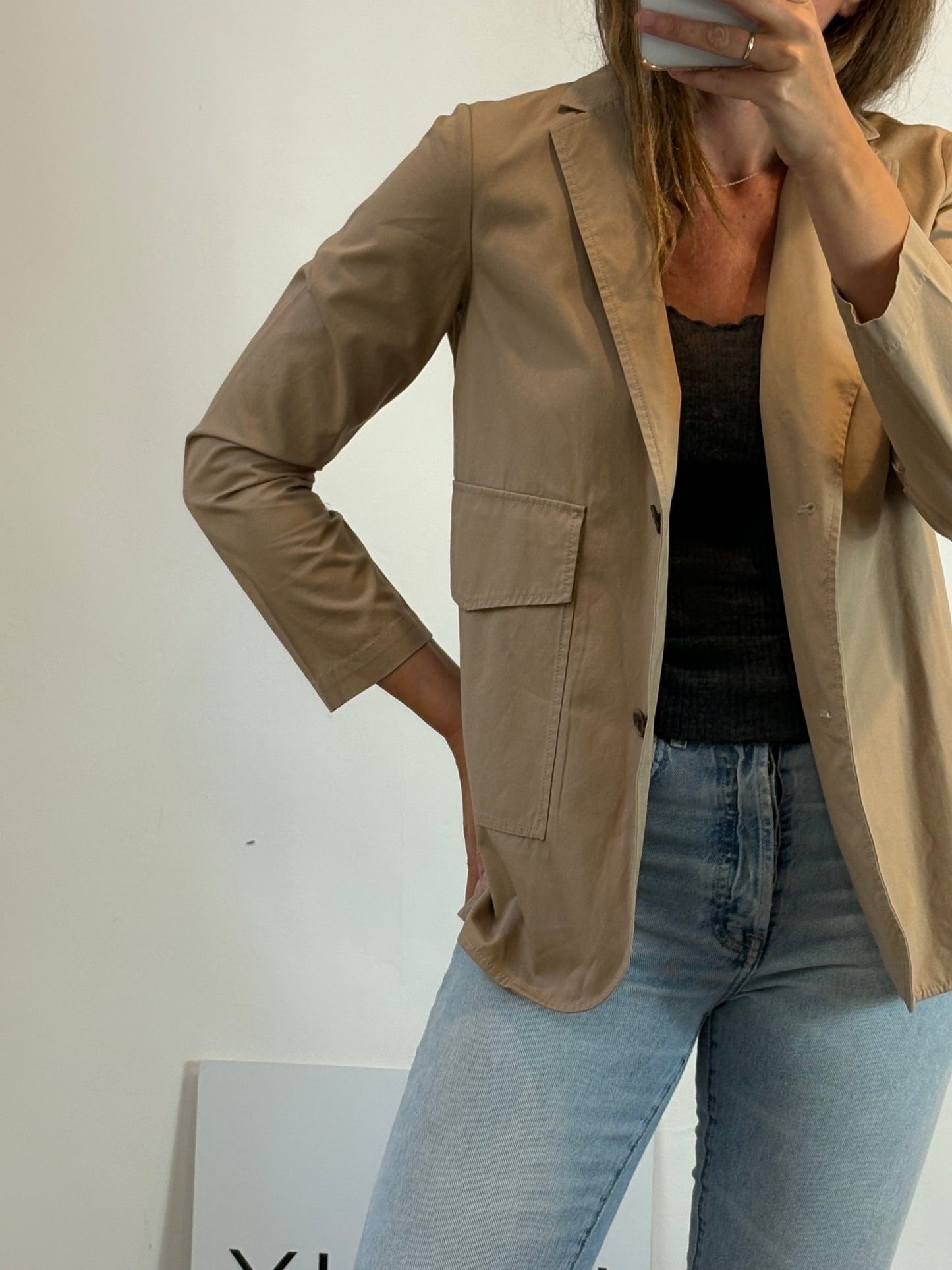 COS. Chaqueta camel ligera