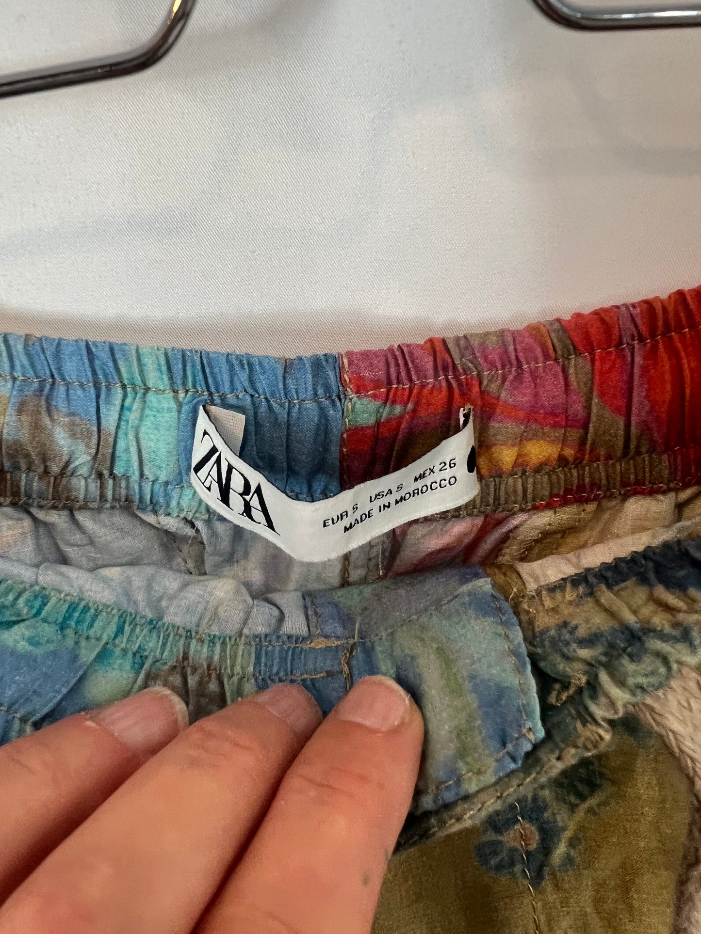 ZARA. Pantalón algodón estampado. T S