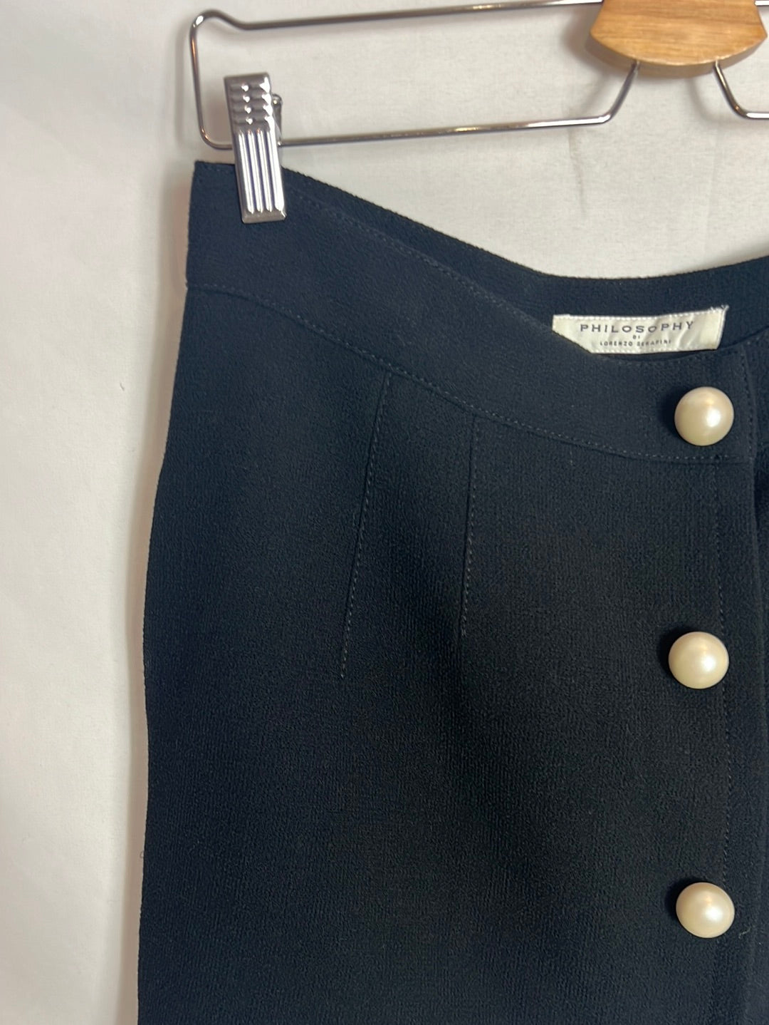 PHILOSOPHY. Falda corta negra perlas. T 42