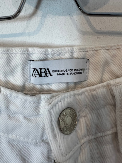 ZARA. Denim blanco abotonado. T 34