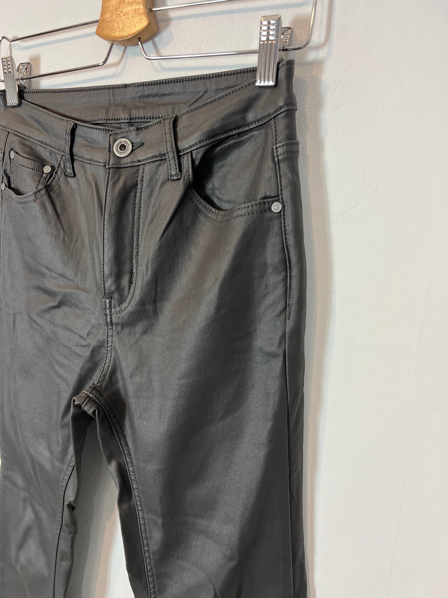 O´LIVIA. Pantalón gris verdoso encerado T.36