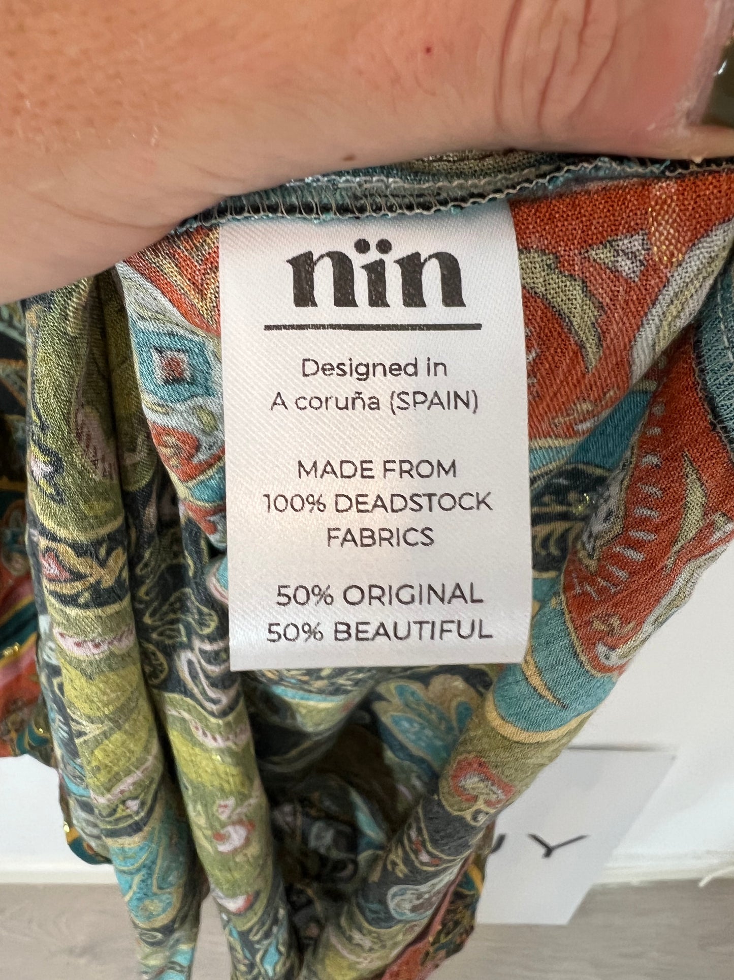 NÏN. Vestido largo estampado hilos brillo. T M/L