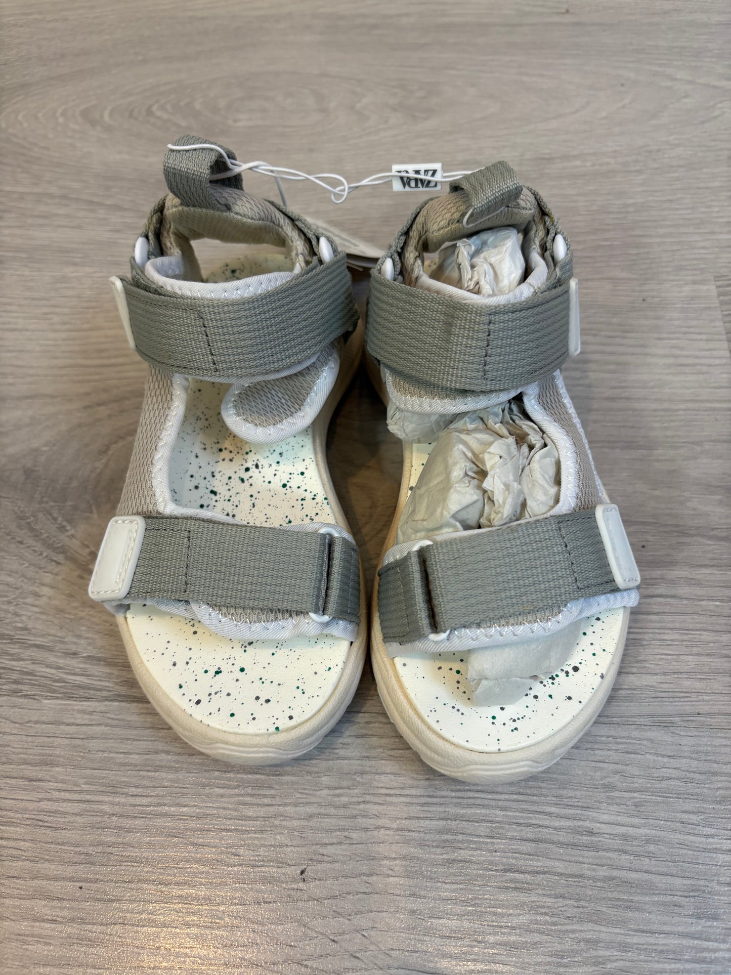 ZARA. Zapatillas velcro suela goma. T 28