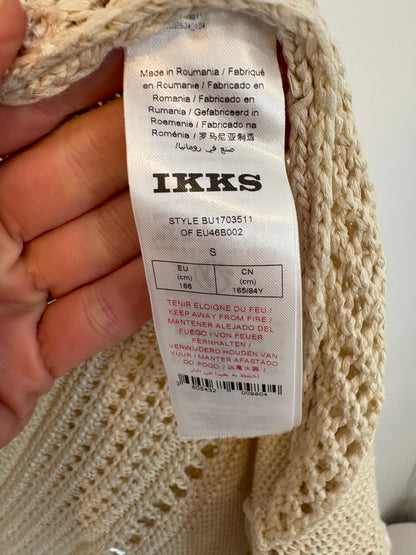 IKKS. Chaqueta calada beige flecos