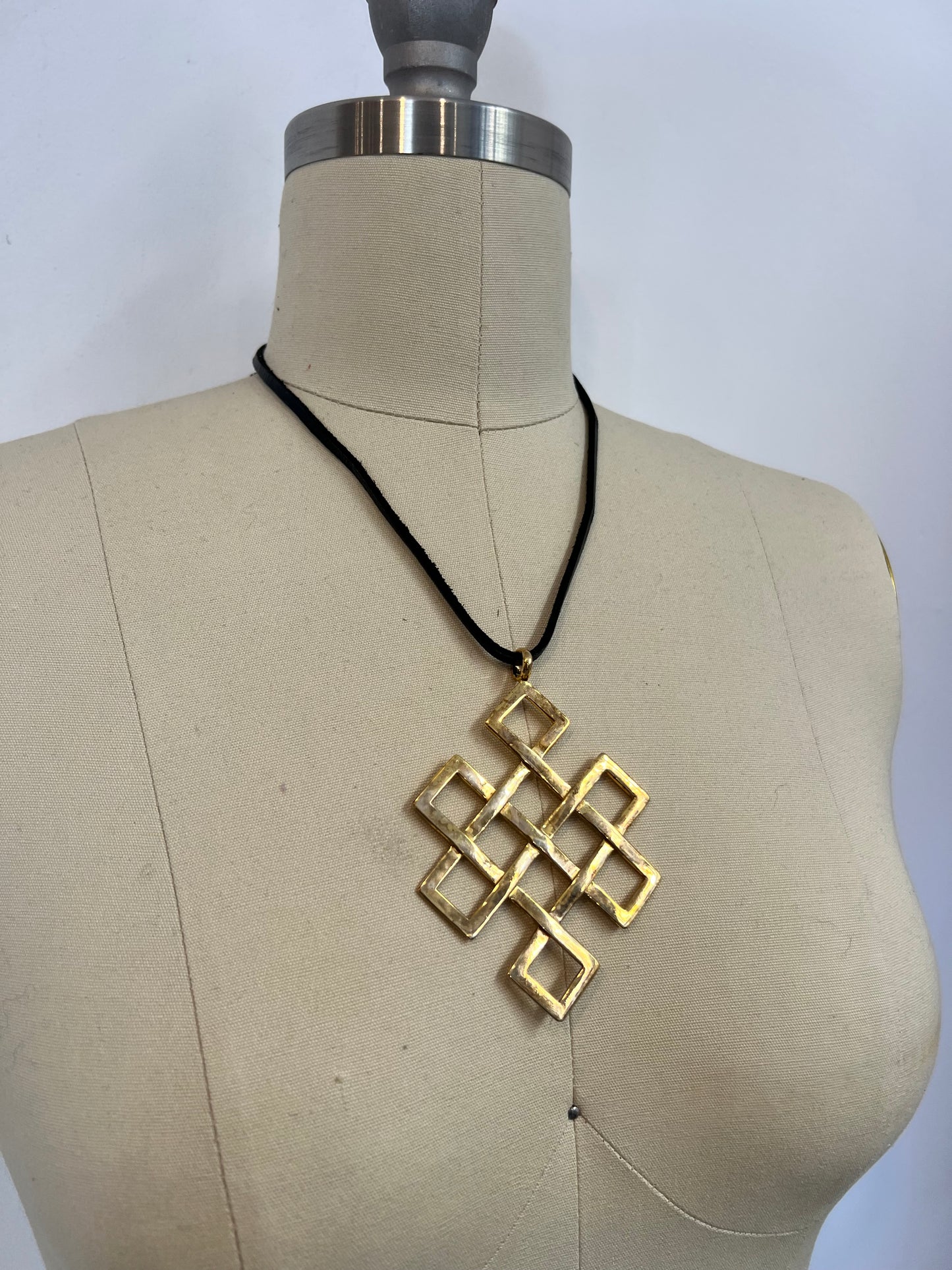 TAY. Colgante pieza cuadros