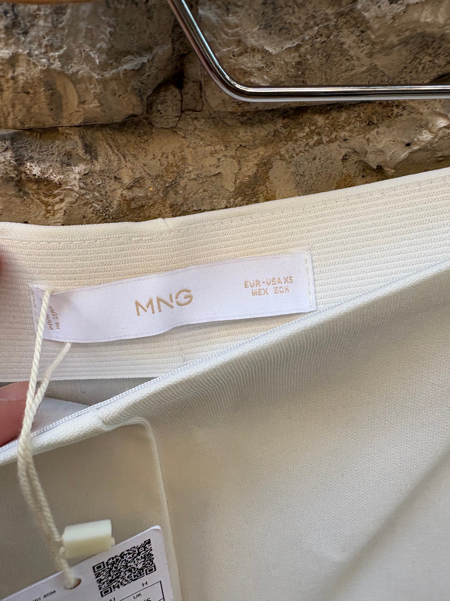 MASSIMO DUTTI. Short green skirt with pocket T.xs