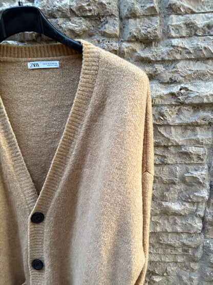 ZARA. Cárdigan camel botones