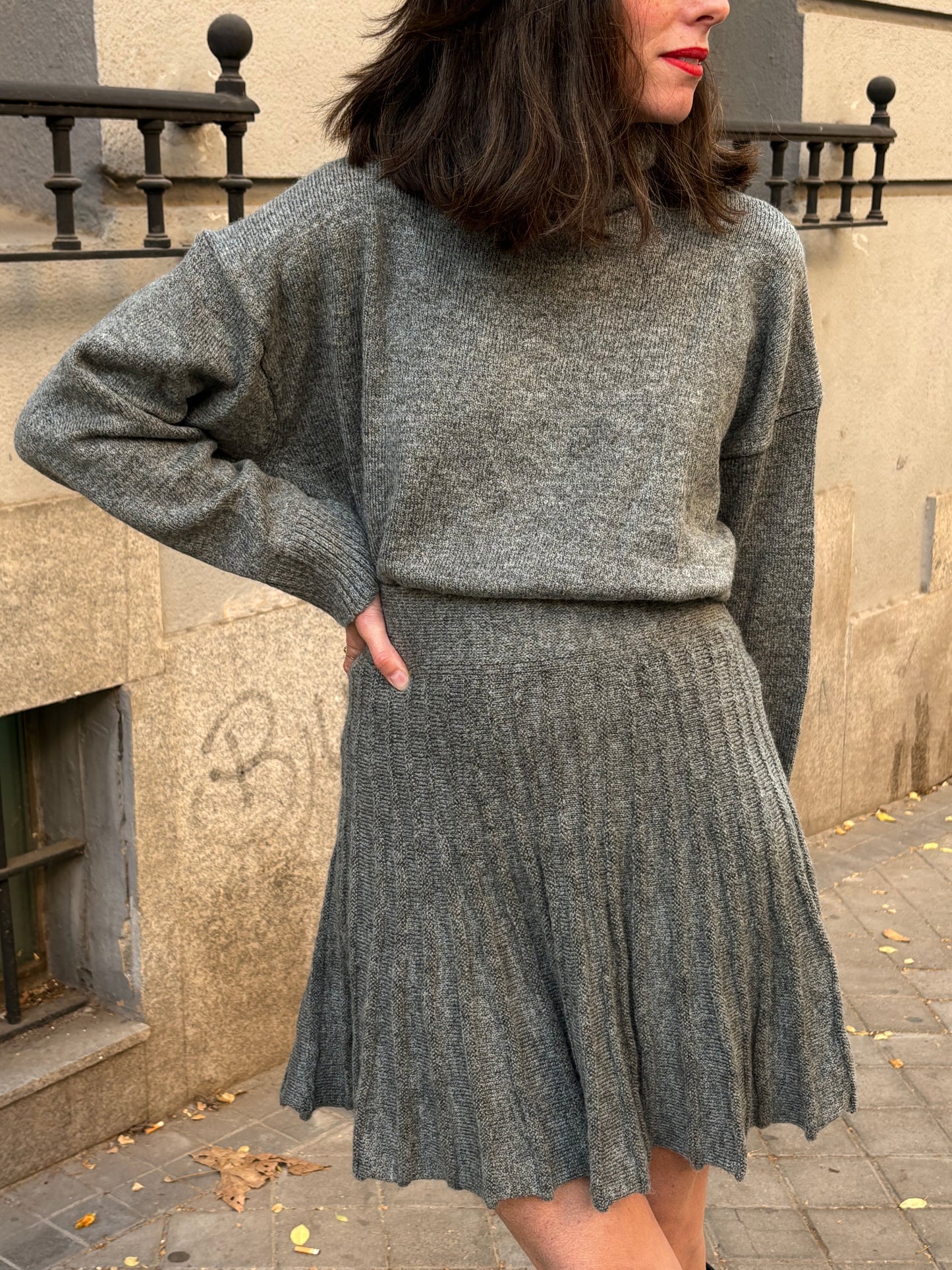 ZARA. Falda gris punto plisada