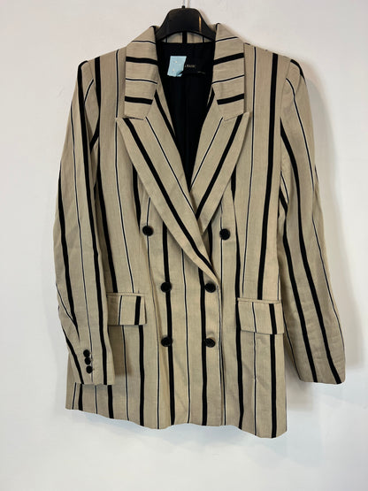 ZARA. Chaqueta color tostado rayas. T M