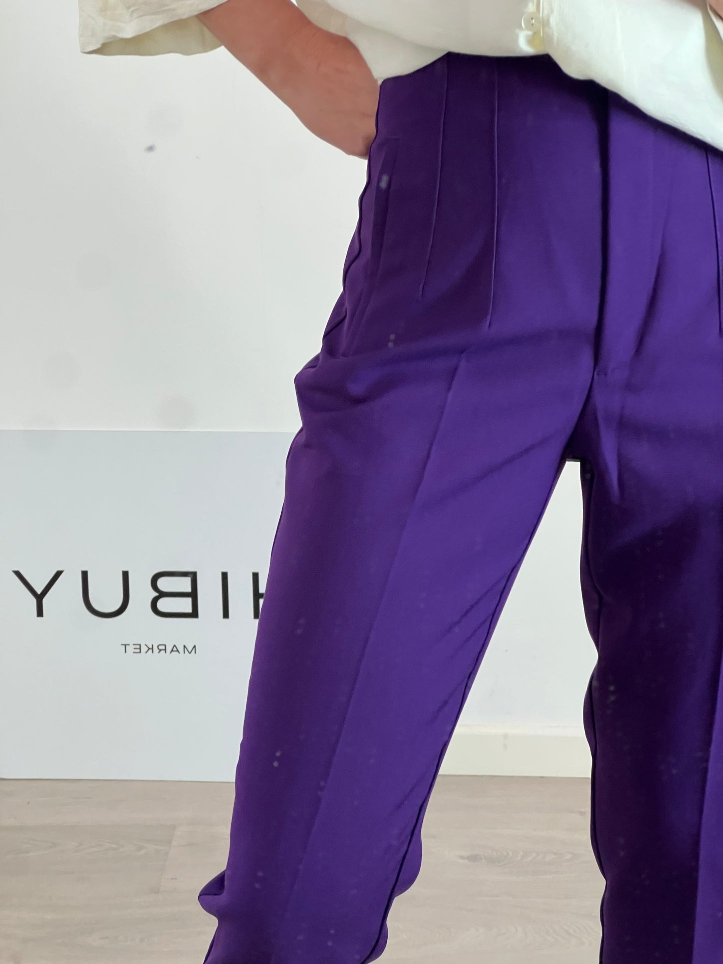 ZARA. Pantalón morado pinzas T.m