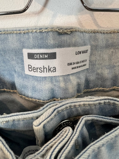 BERSHKA. Pantalón denim campana T.34