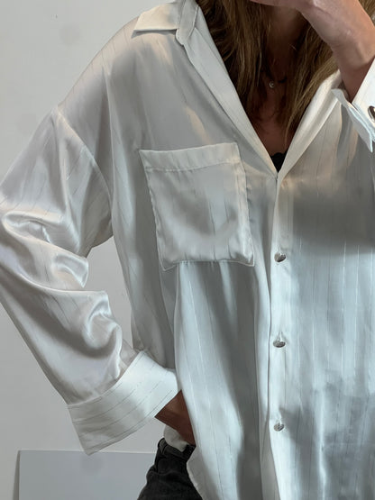 ZARA. White satin blouse with silver details. TL
