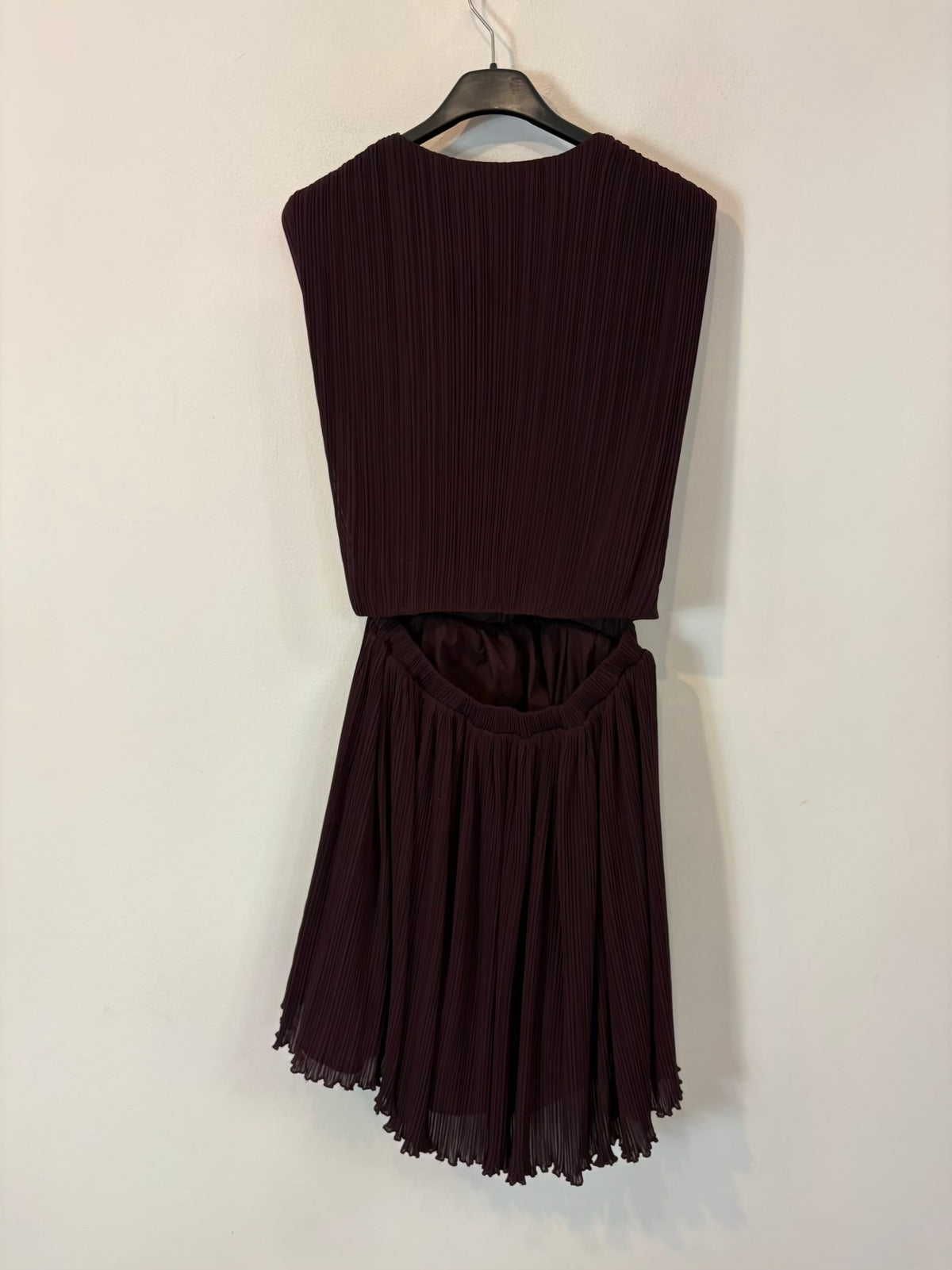 MAJE. Vestido corto abertura marrón oscuro
