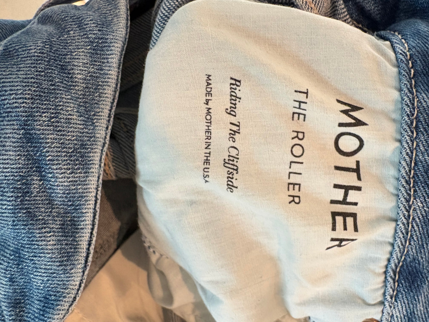 MOTHER. Denim ligeramente acampanado