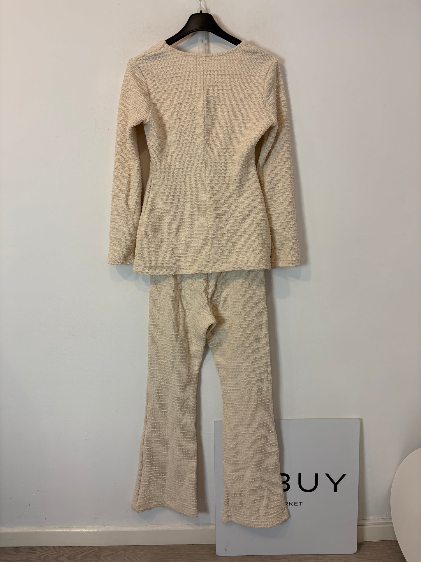 ZARA. Conjunto beige textura lazo