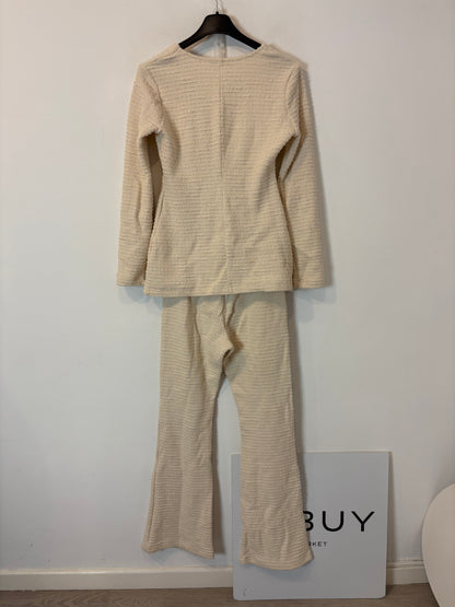 ZARA. Conjunto beige textura lazo