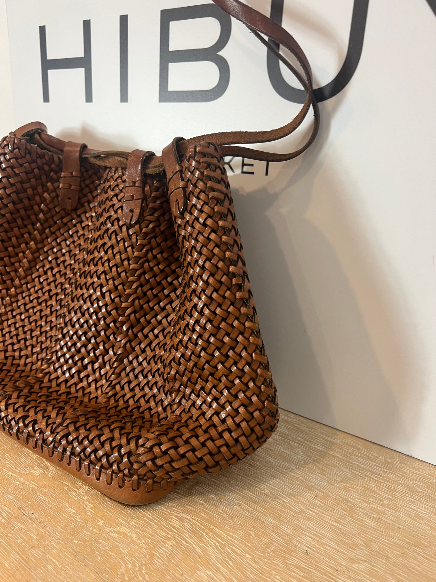 MASSIMO DUTTI. Bolso shopper trenzado piel