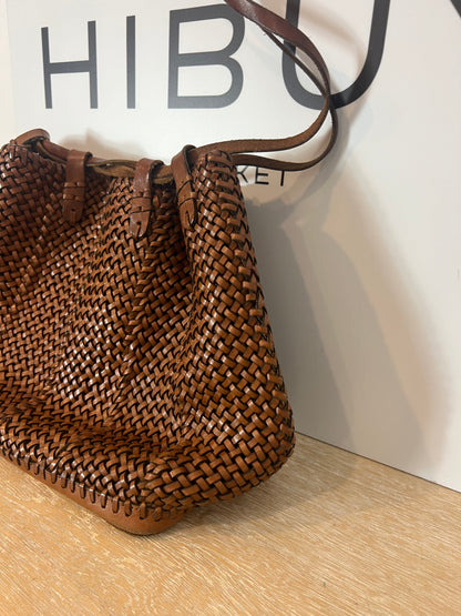 MASSIMO DUTTI. Bolso shopper trenzado piel
