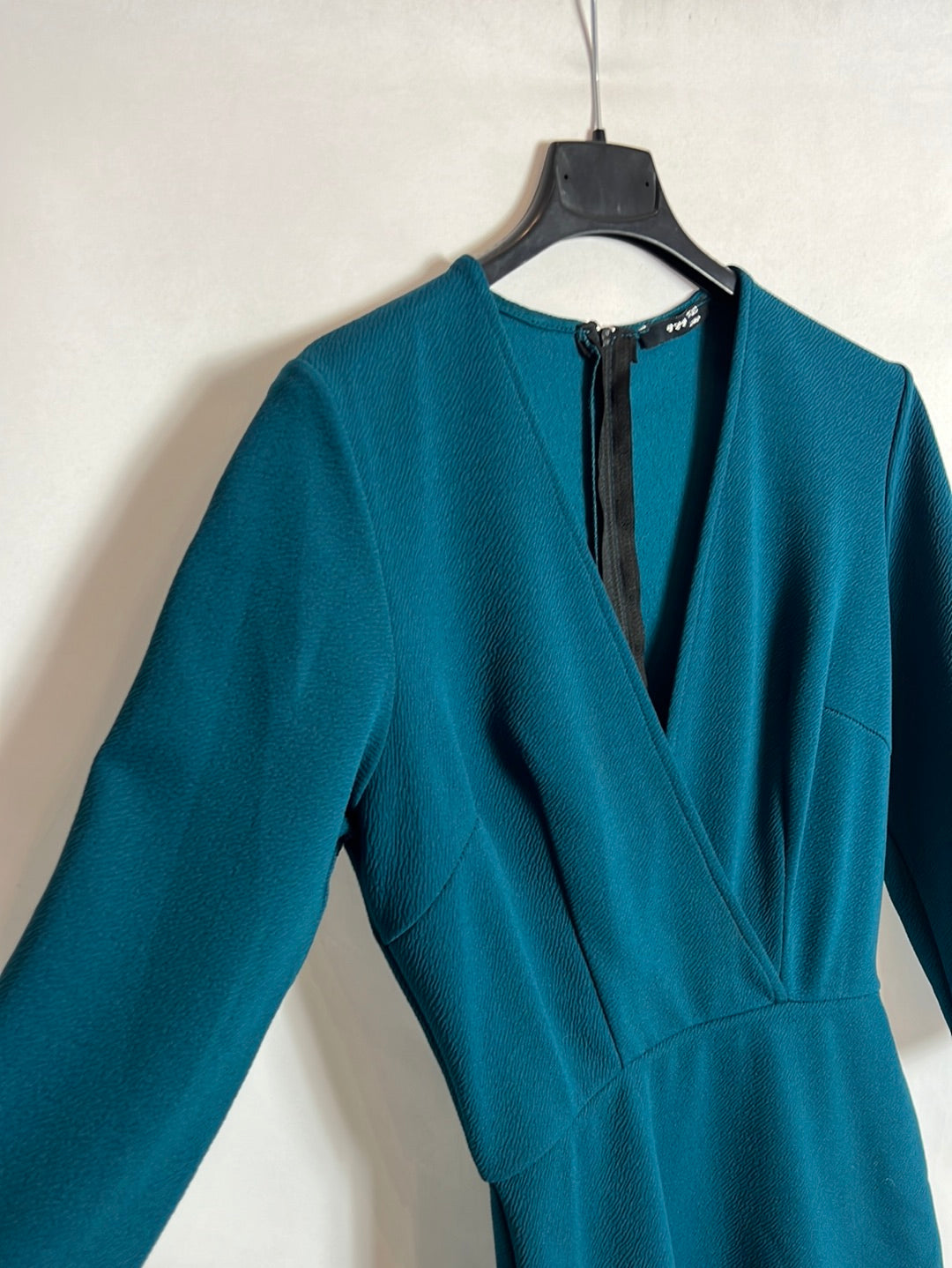 TFNC. Vestido verde entallado. T S