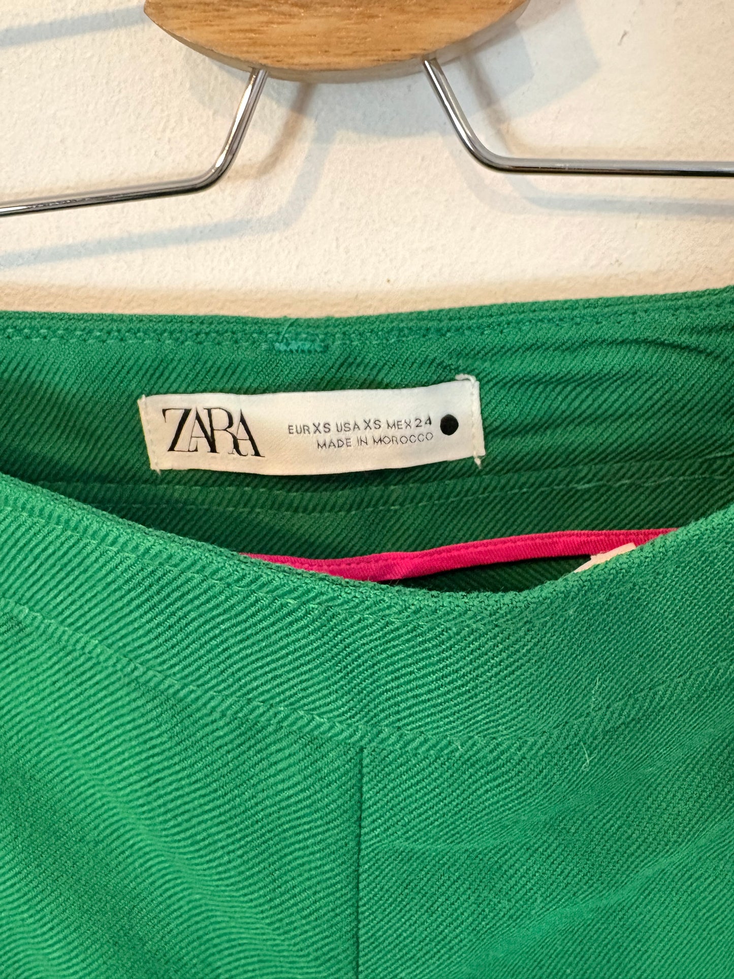 ZARA. Traje de chaqueta verde doble botonadura