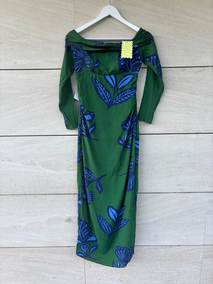 LADY PIPA. Vestido largo verde hojas detalle escote