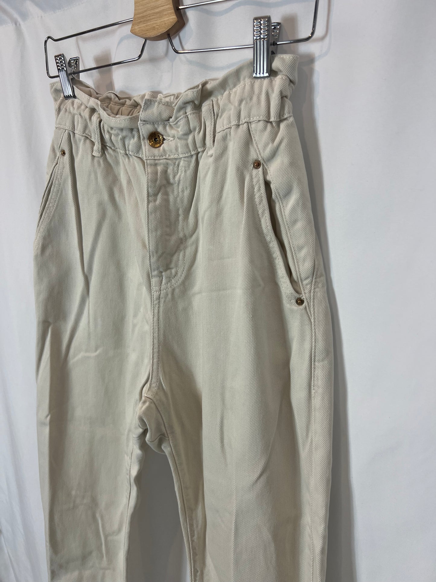 ZARA. Slouchy beige denim. T 36