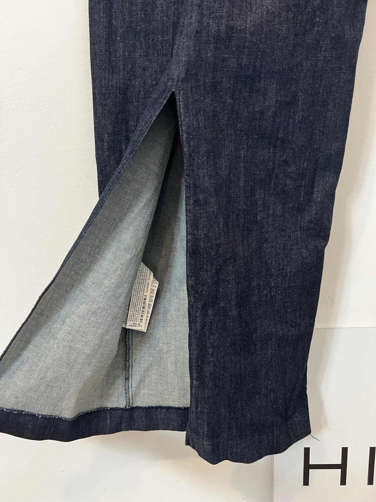 ZARA. Vestido denim midi broche dorado