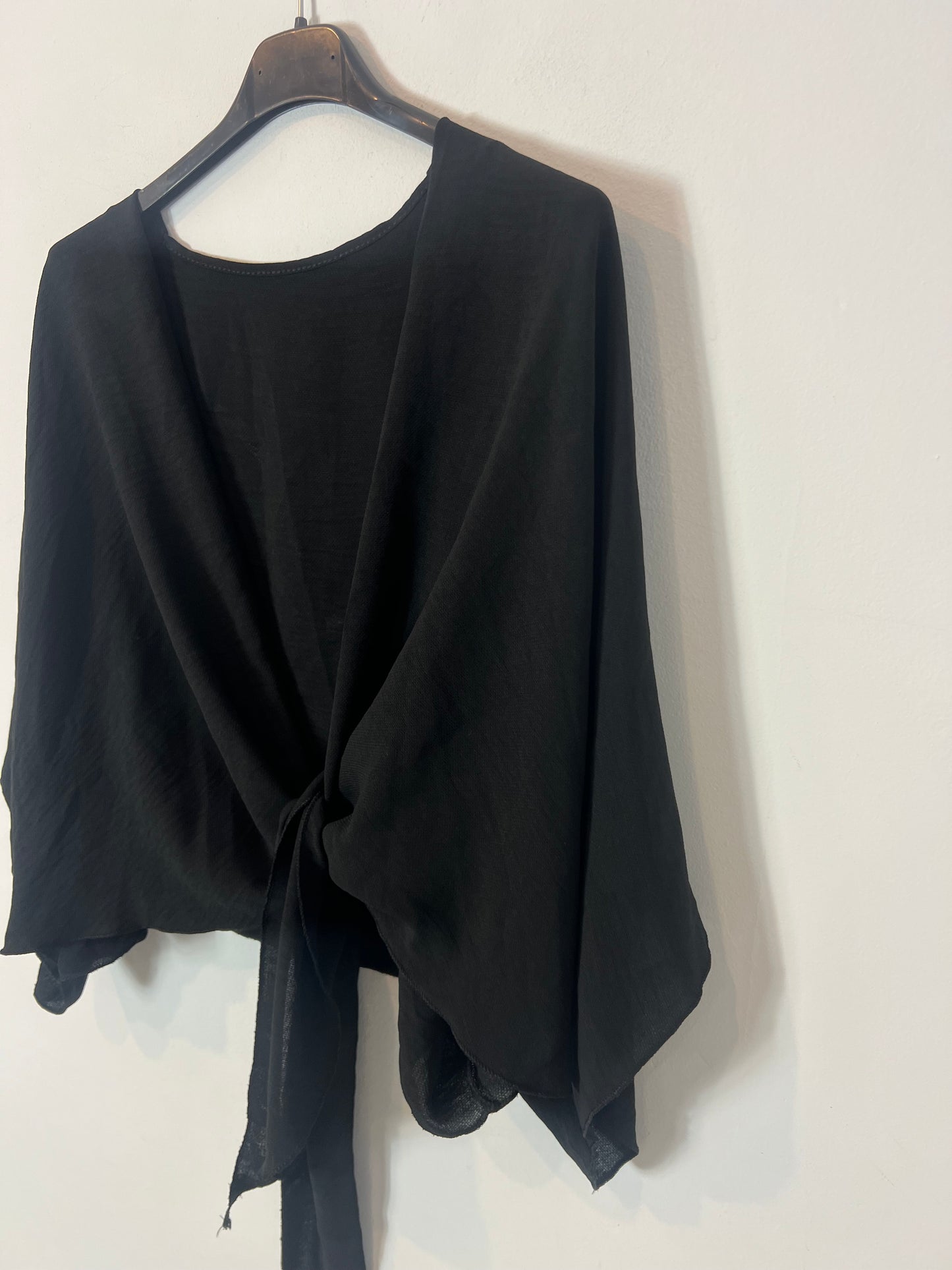 OTHERS Short flowing black jacket. TS/M