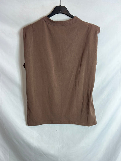 OTRAS. Camiseta marrón sin mangas hombreras . T L