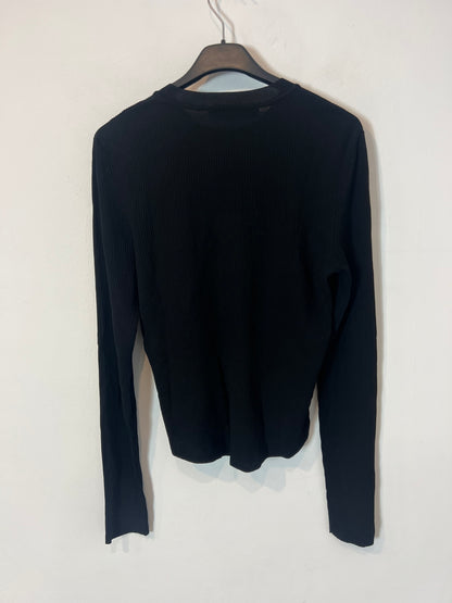 ZARA. Top negro canalé fluido. T L