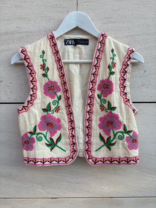 ZARA. Chaleco bordado colores