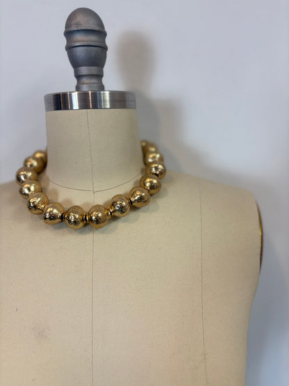 ZARA. Collar bolas doradas