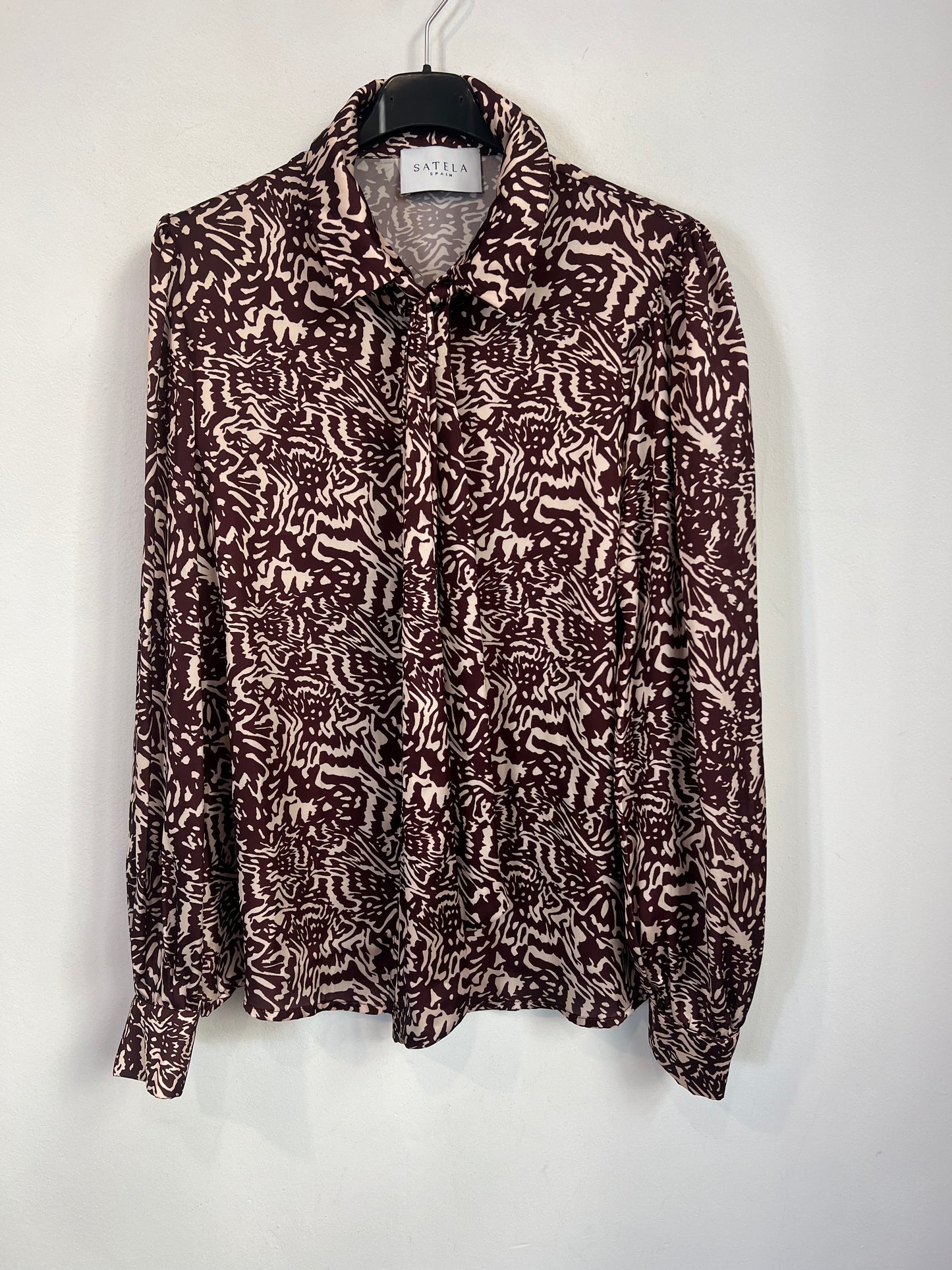 SATELA. Conjunto blusa y falda fluido estampado. T S