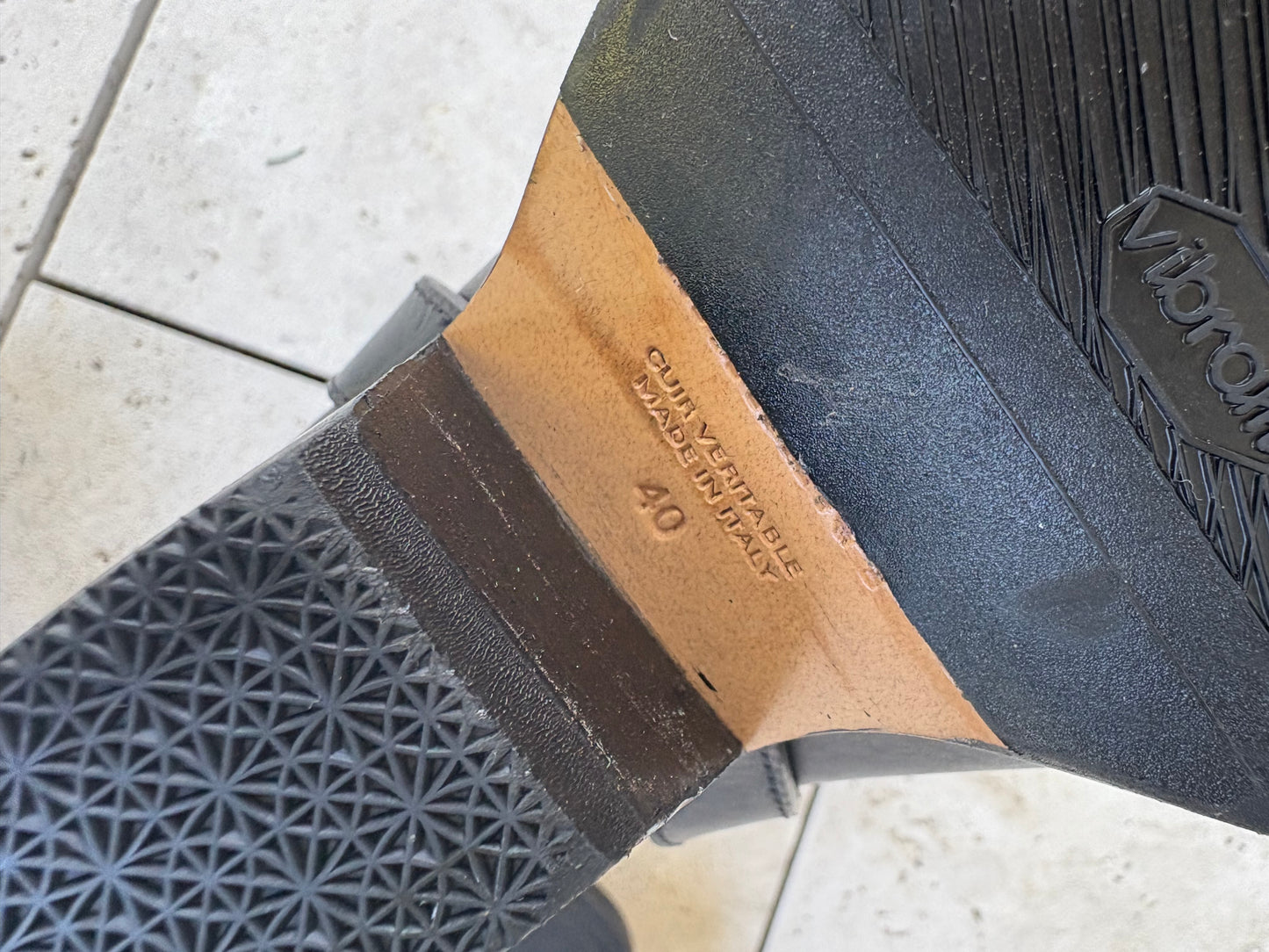 ISABEL MARANT. Bota negra hebilla. T 40