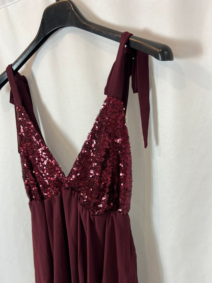 THE ARE. Burgundy top with sequin details. XS/S