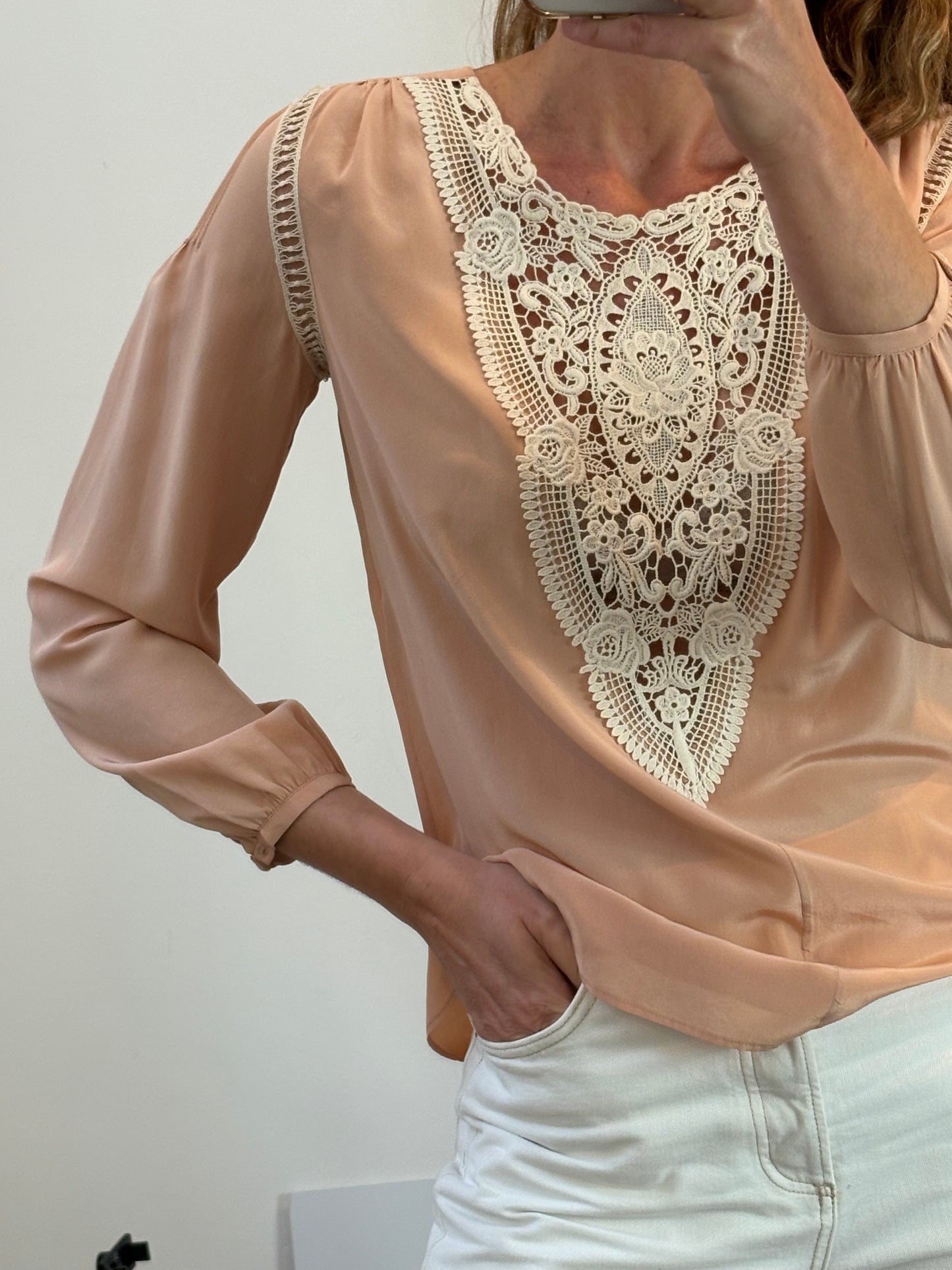 MASSCOB. Blusa seda nude