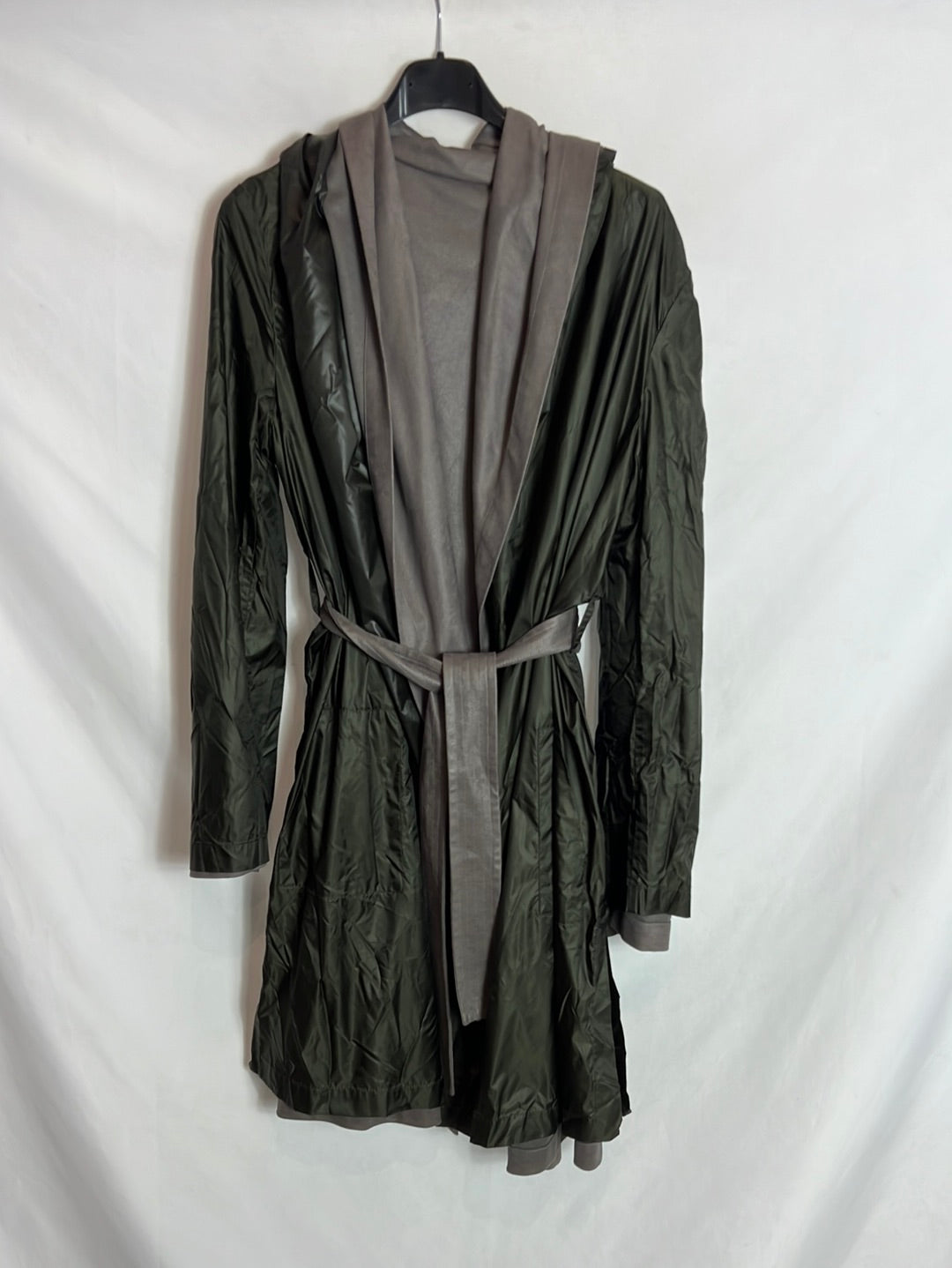 ADOLFO DOMÍNGUEZ. Chaqueta fluida reversible gris y verde. T 38