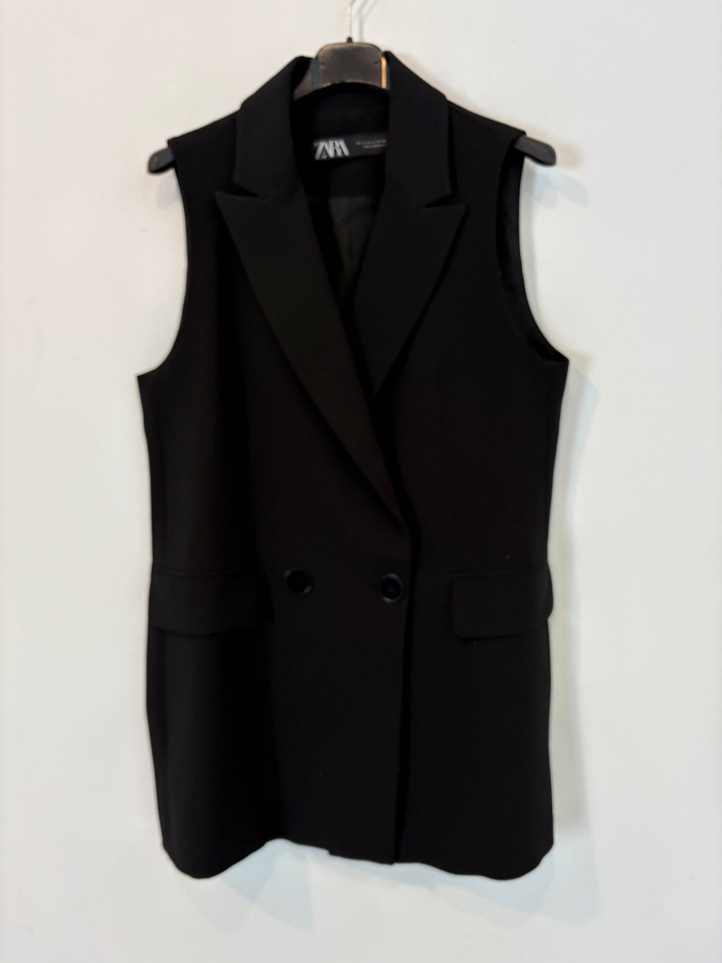ZARA. Chaleco negro largo. T S