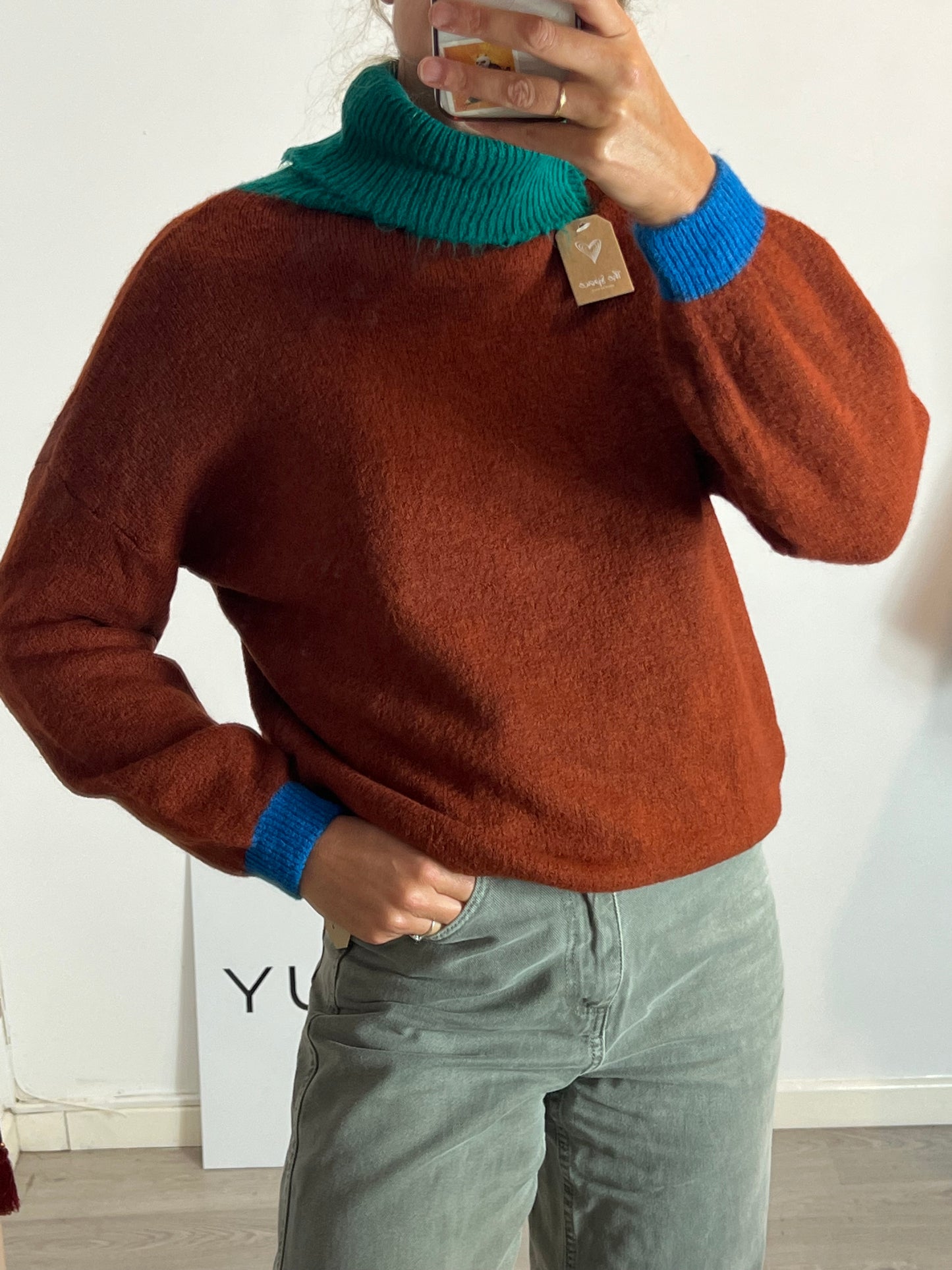 OTHERS. Green turtleneck sweater Tu(m)