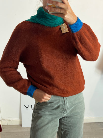 OTHERS. Green turtleneck sweater Tu(m)